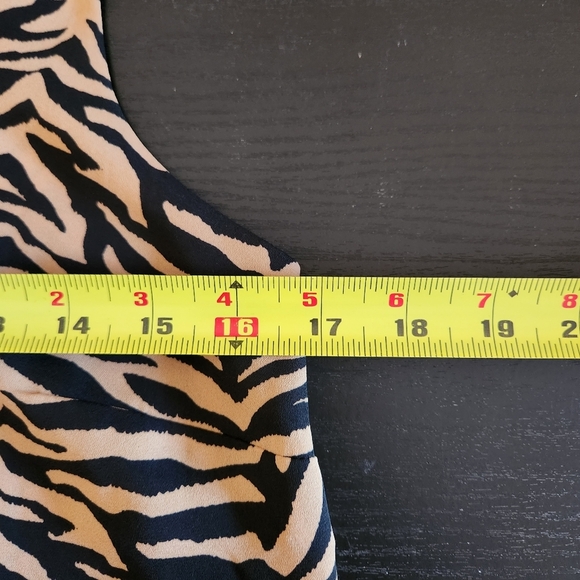 Banana Republic Brown Animal Print Tank Top Shell Blouse Flowy Office Sleeveless - Picture 5 of 7